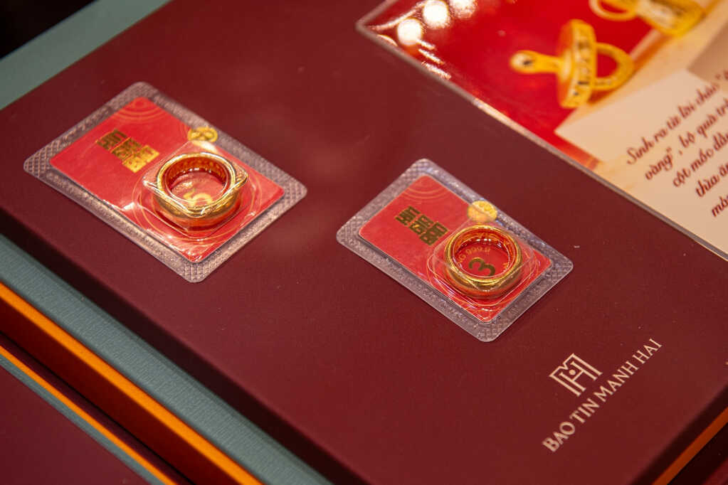 Giá vàng hôm nay 16/5/2026 rơi thẳng đứng, trong nước giảm không phanh