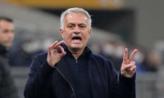Real được khuyên bổ nhiệm Raul thay vì Mourinho