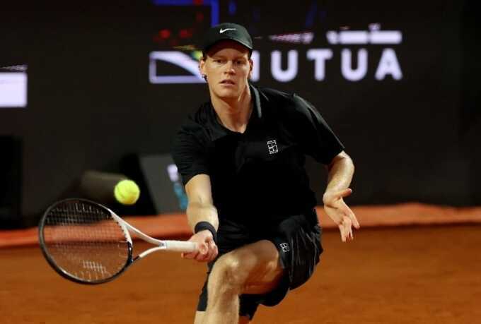 Trời mưa cứu Sinner ở Rome Masters