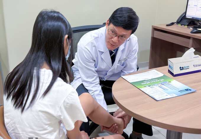 Bác sĩ chỉ cách sơ cứu khi trẻ ngã