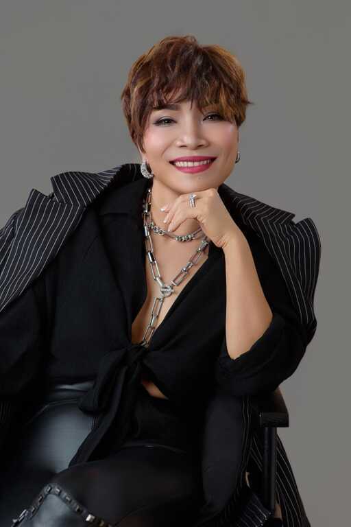 Hồng Ngọc: 