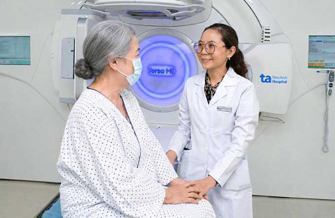 Xạ trị ung thư ngực hạn chế biến chứng tim, phổi