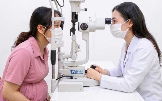 4 bệnh mắt thường gặp khi mang thai