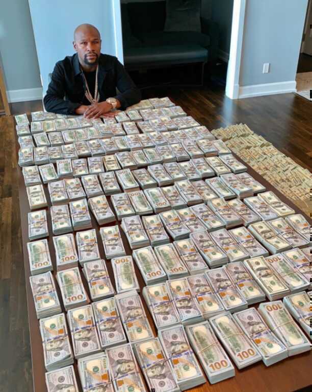 Đế chế tỷ USD của Mayweather chao đảo