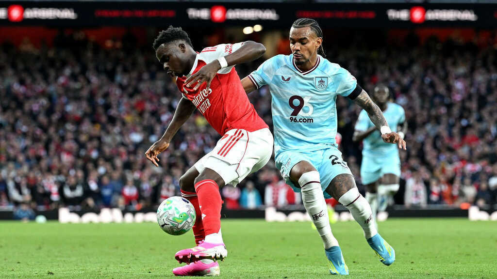 Thắng Burnley, Arsenal tiến sát ngôi vương Ngoại hạng Anh
