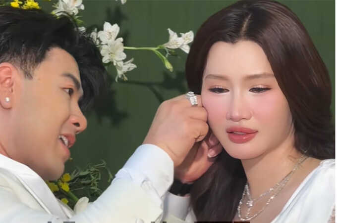 Akira Phan hỏi cưới bạn gái doanh nhân