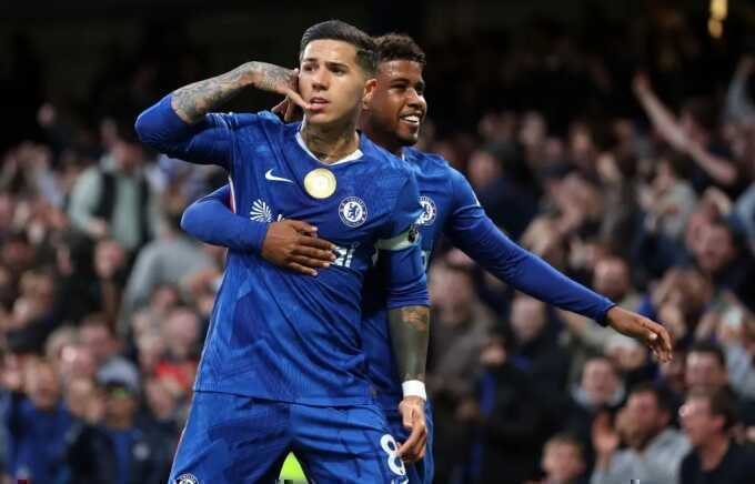 Chelsea ngăn Tottenham trụ hạng sớm