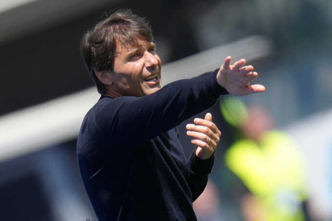 Conte rời Napoli, đợi ghế HLV tuyển Italy