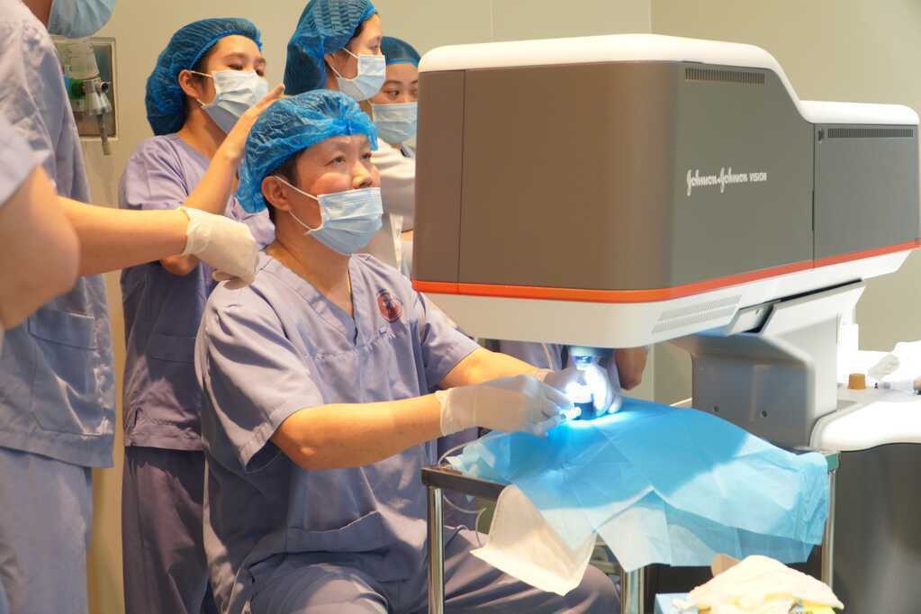 Những điều cần biết về mổ cận