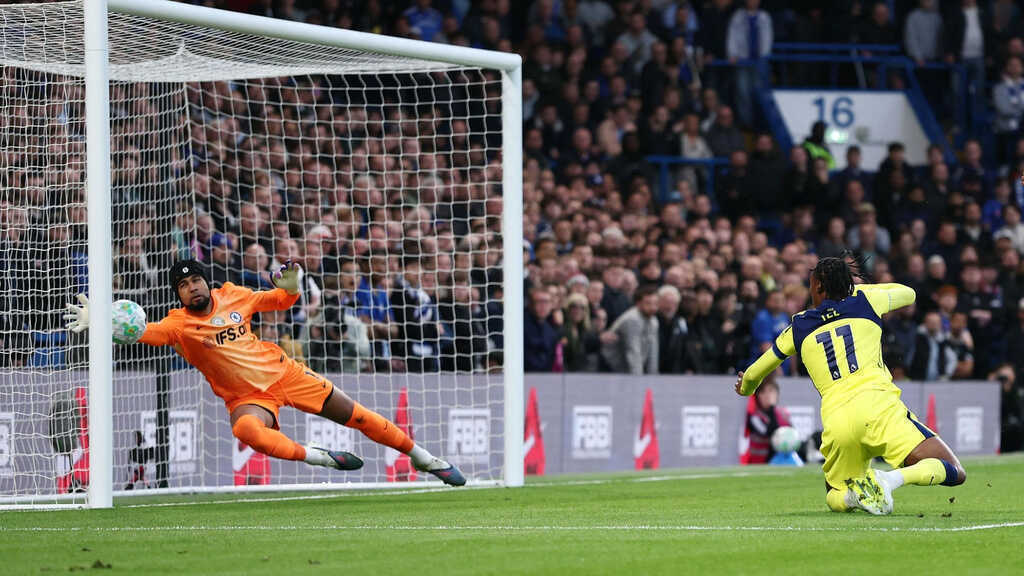 Thua Chelsea, Tottenham thấp thỏm lo xuống hạng