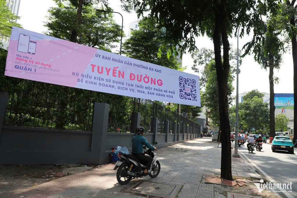 TPHCM sau 2 năm thu phí vỉa hè: Được gì, mất gì?