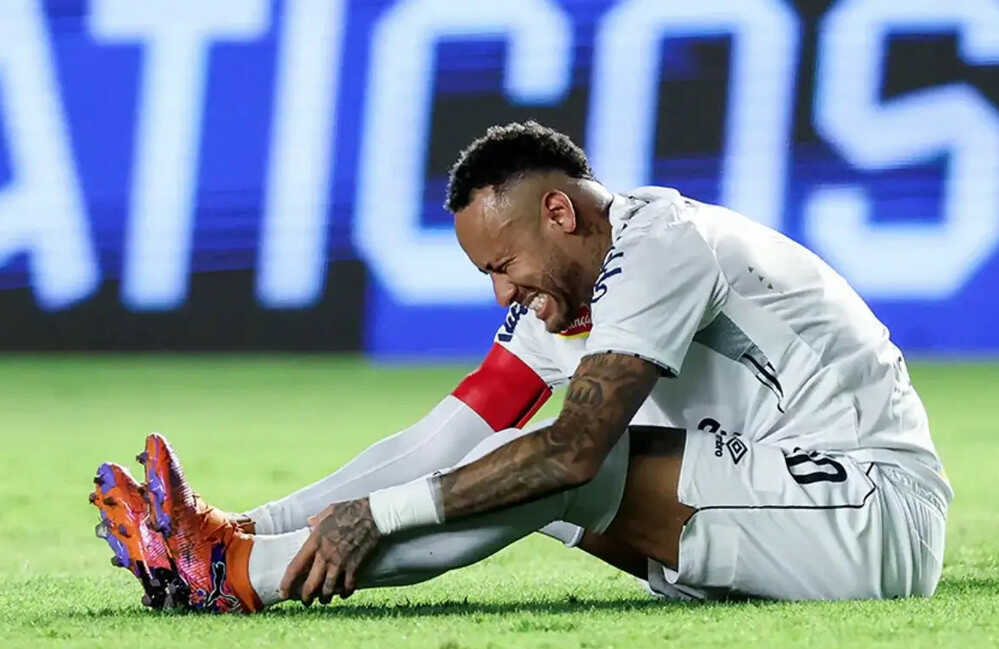 Neymar chấn thương khiến tuyển Brazil tái mặt