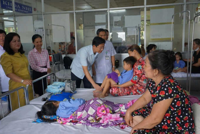 Số ca nghi ngộ độc sau ăn bán trú ở Đồng Tháp lên 81