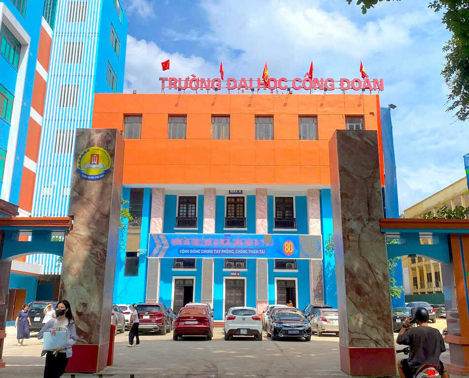 Trường đại học nhận trách nhiệm vụ yêu cầu thi chuẩn đầu ra sát ngày tốt nghiệp