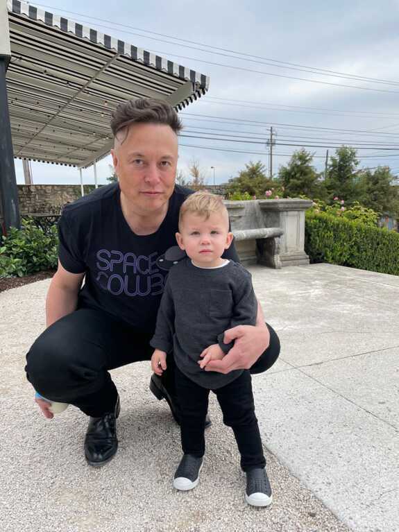 X Æ A-Xii - quý tử của tỷ phú Elon Musk và ca sĩ Grimes