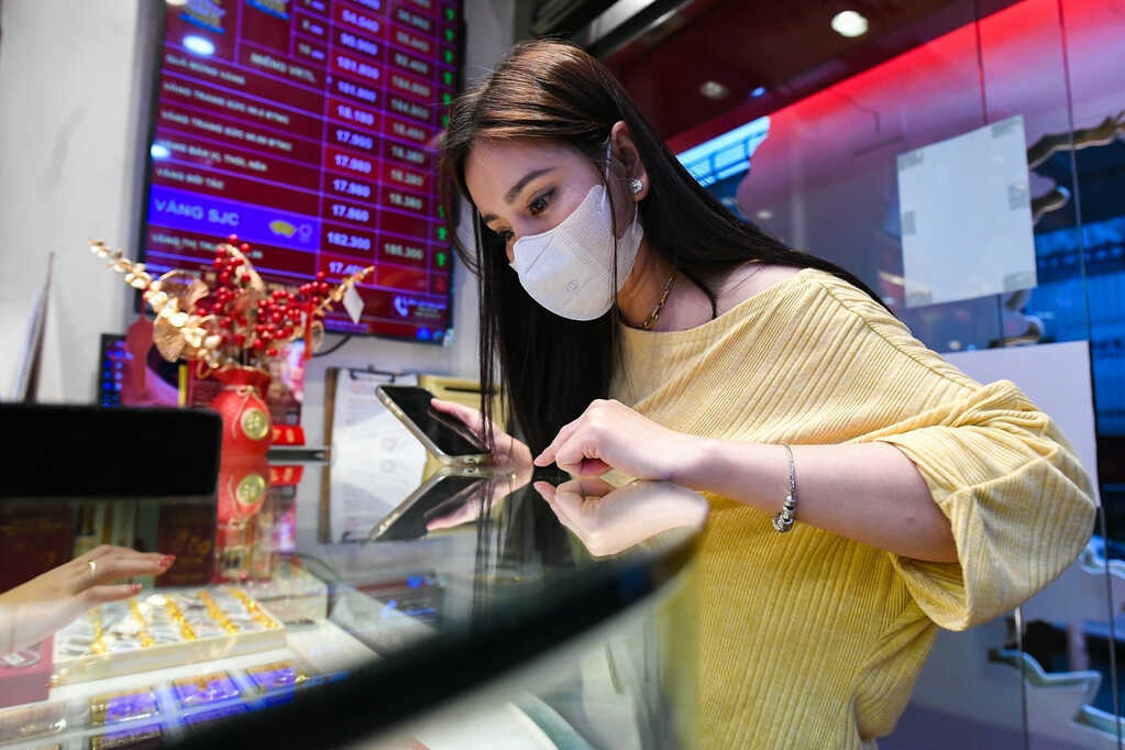 Giá vàng hôm nay 24/5/2026 giảm tuần thứ hai liên tiếp, SJC mất 2 triệu/lượng