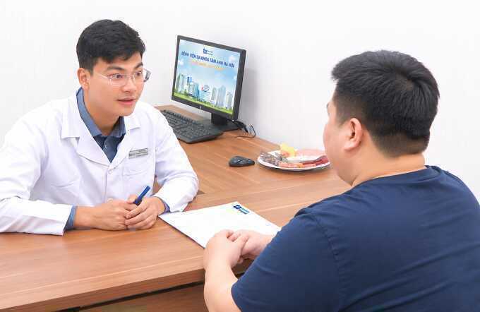 Chàng trai tăng 20 kg trong một năm
