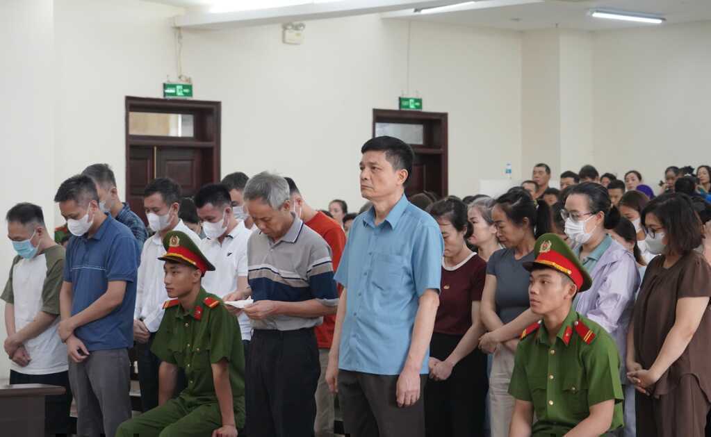 Cựu Cục trưởng Cục An toàn thực phẩm Trần Việt Nga và chồng được giảm án