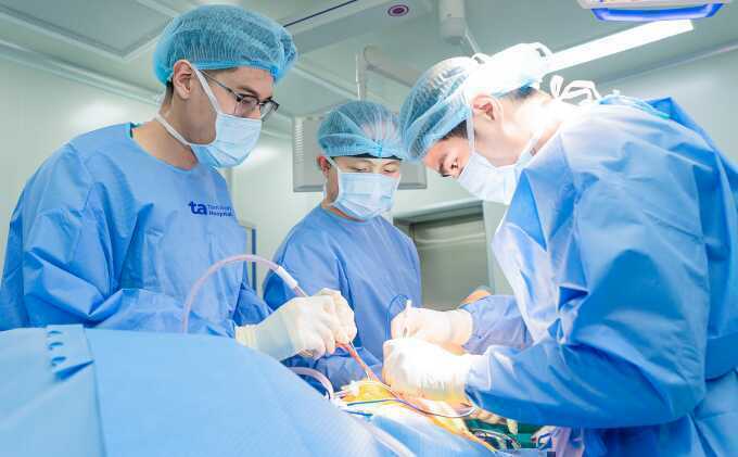Dùng gân lưng tái tạo gân vai bị rách