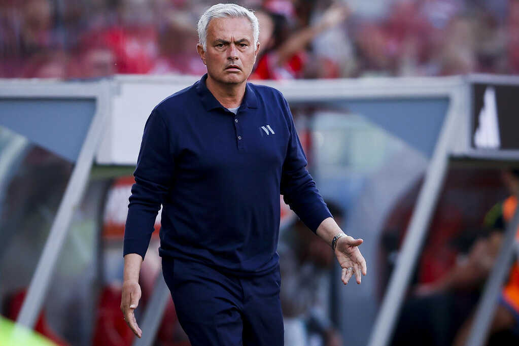 Real Madrid mất bộn tiền vì Mourinho