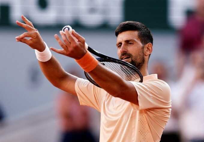 Djokovic xin đánh sớm để tránh mất ngủ