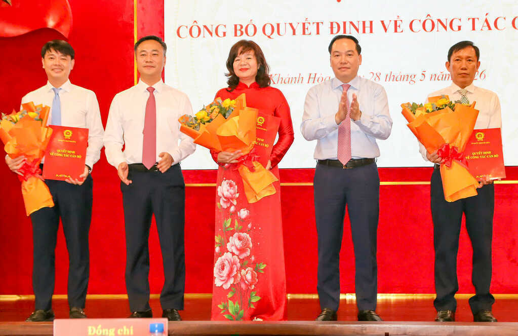 Khánh Hòa điều động, bổ nhiệm nhiều cán bộ lãnh đạo chủ chốt