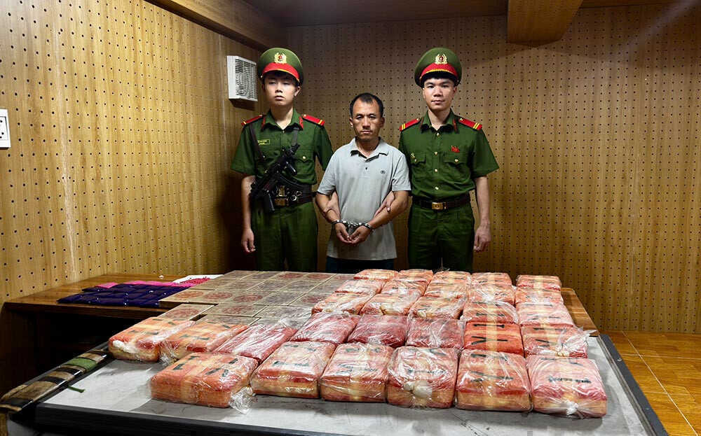 Bắt đối tượng người Lào vận chuyển ma túy, dùng dao chống trả làm công an bị thương