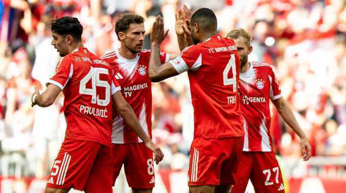 Bayern thoát thua ở phút bù thứ 10