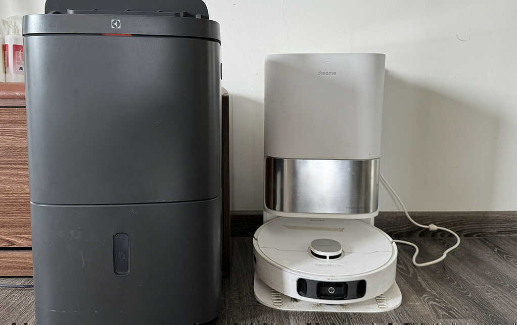 Đắt ngang xe máy, robot hút bụi gần 30 triệu đồng vẫn hút khách
