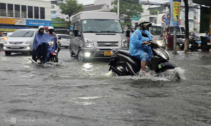 Nha Trang ngập sâu sau mưa