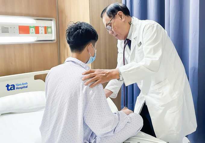 Trẻ 12 tuổi đái dầm có cần điều trị?
