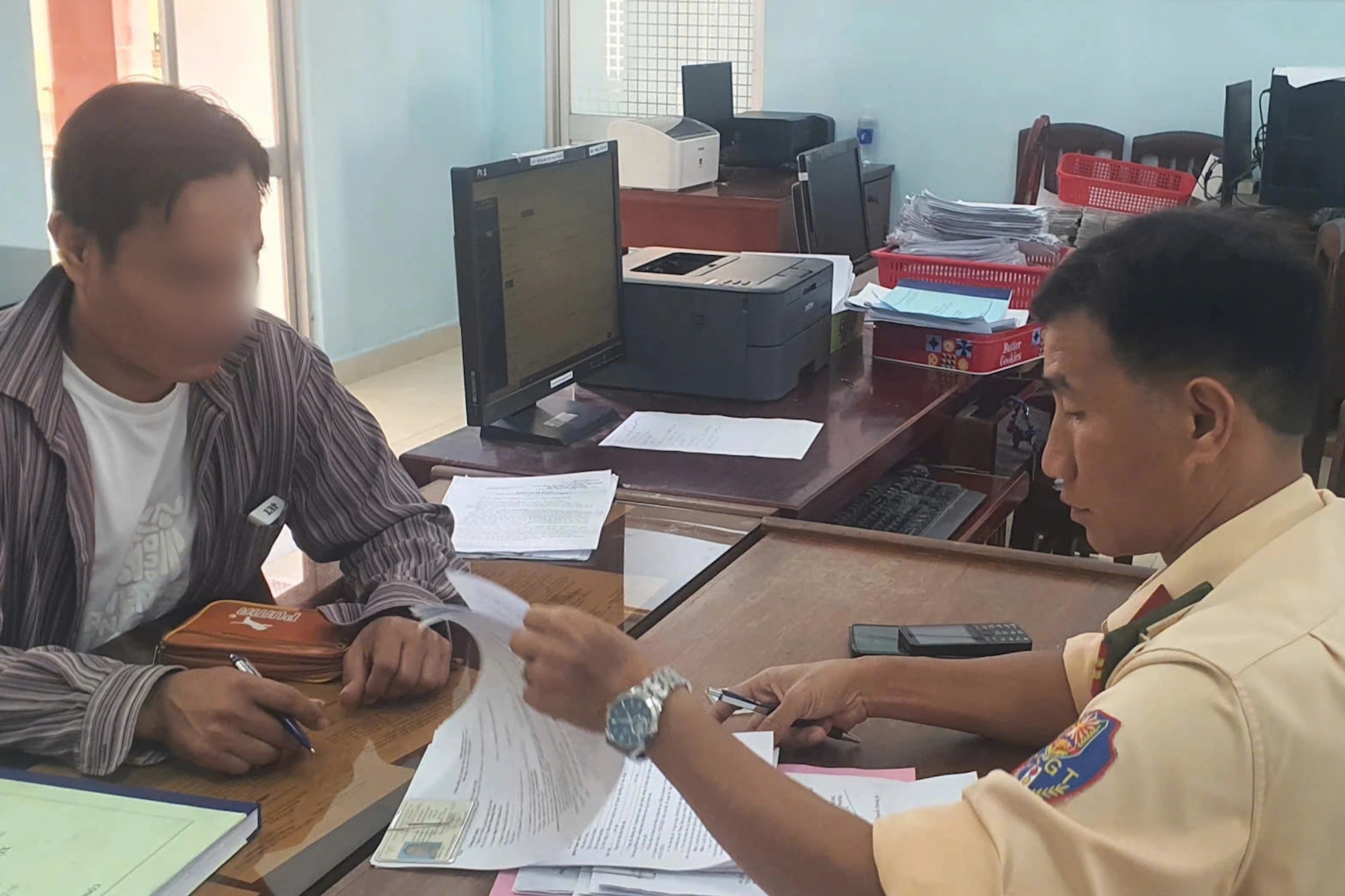 Xử phạt tài xế chạy ngược chiều trên quốc lộ 1 từ video đăng trên mạng