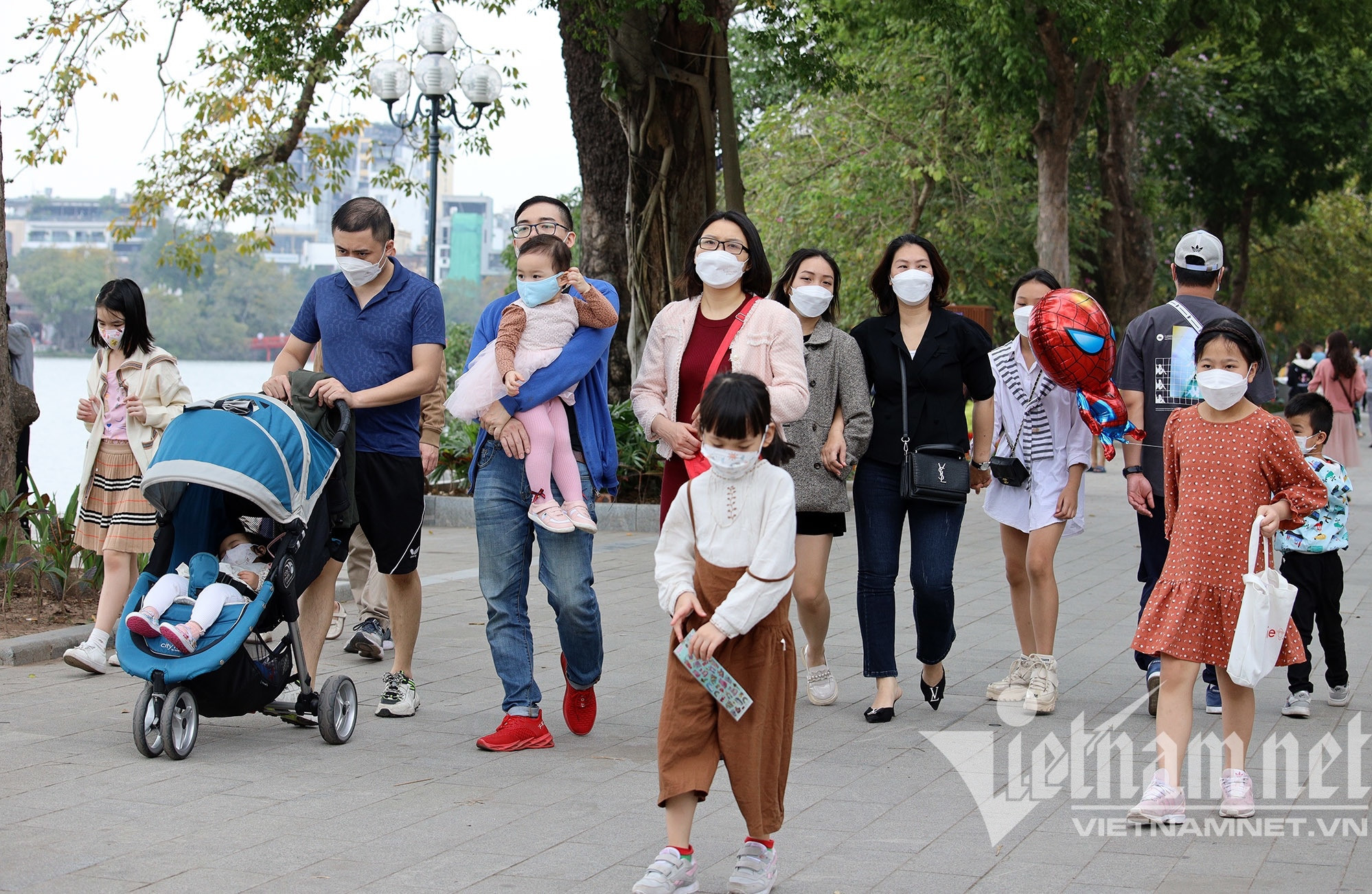 Hà Nội dựng “xương sống” vùng phát thải thấp: Không chỉ trạm sạc, bến bãi đỗ xe