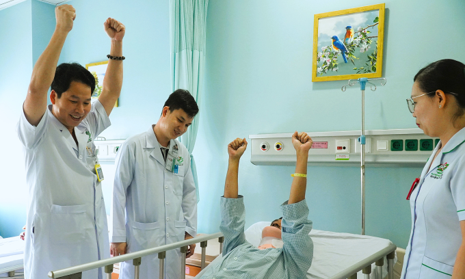 Thanh niên 33 tuổi đột ngột liệt tứ chi