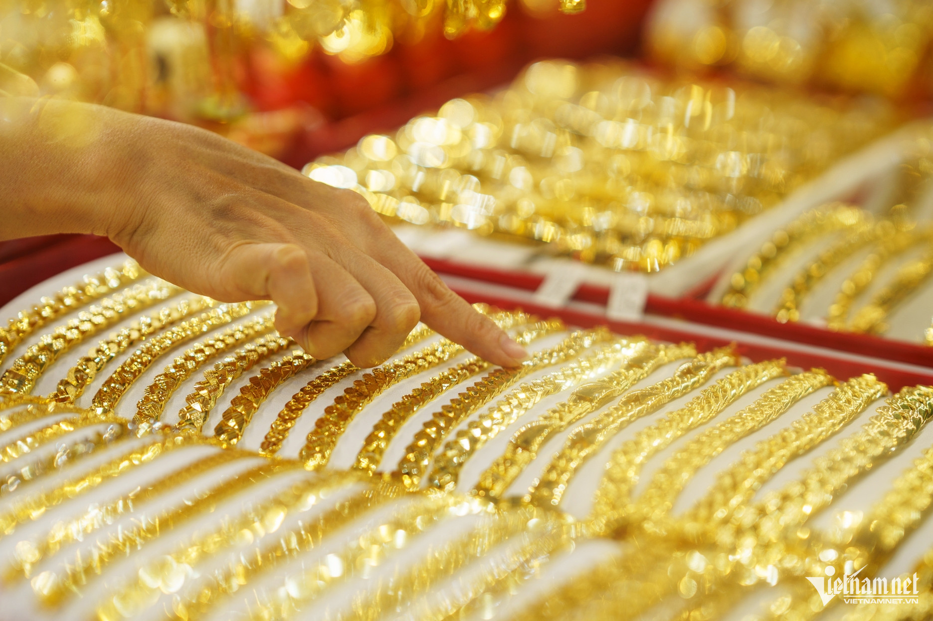 Giá vàng Việt Nam cao hơn thế giới 600 USD, chuyên gia nói còn nhiều dư địa giảm