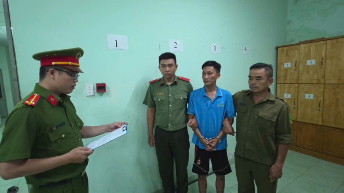 Kẻ đánh con riêng của vợ `hờ` bị bắt