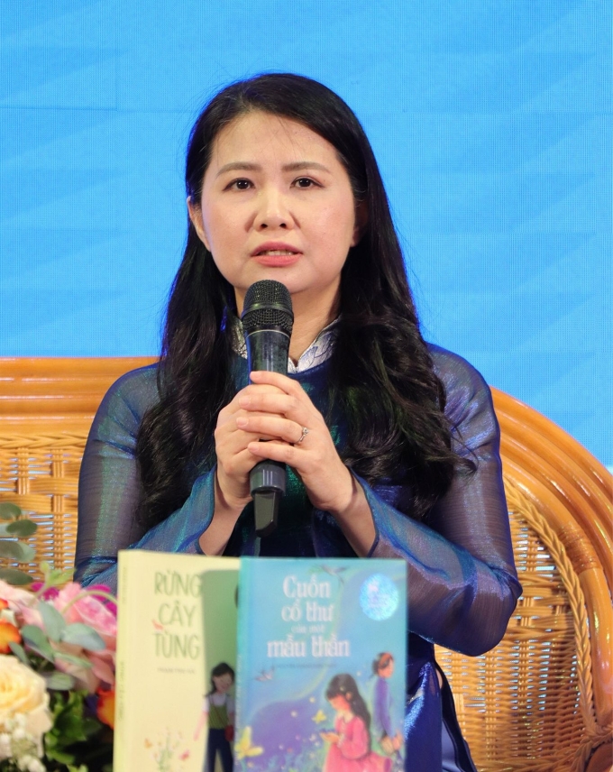 `Trẻ em hiện nay thiếu thời gian đọc sách`