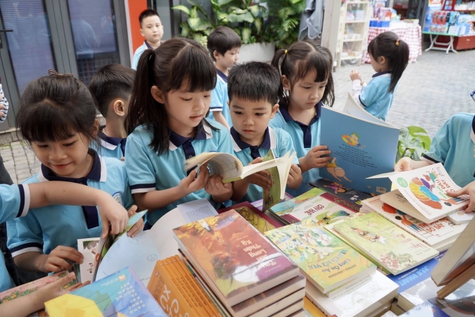 `Trẻ em ngày nay thiếu thời gian đọc sách`