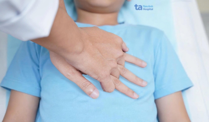 Xử trí trẻ bị điện giật như thế nào