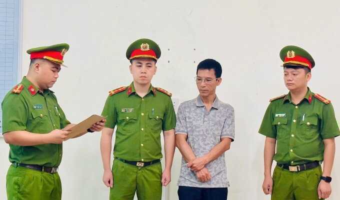 Ba cựu cán bộ thuế bị bắt