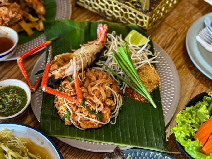Trẻ mắc bệnh tay chân miệng có ăn tôm được không?