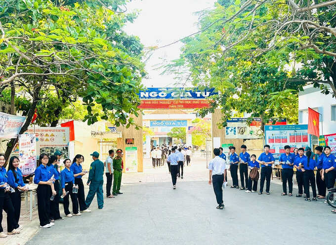 Hủy bài của thí sinh bị tố mang 