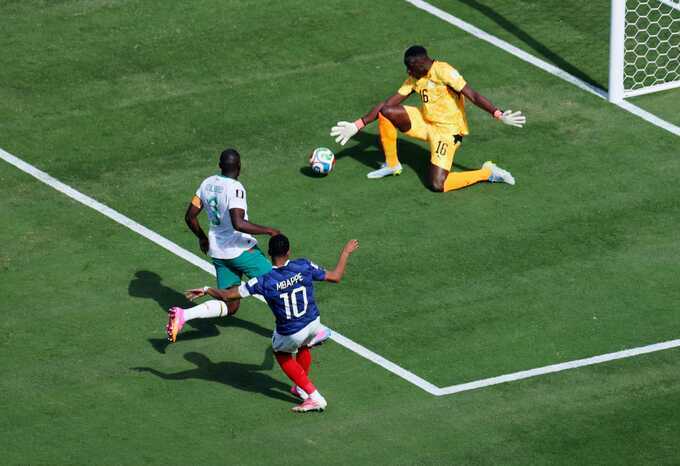Mbappe giúp Pháp thắng trận ra quân