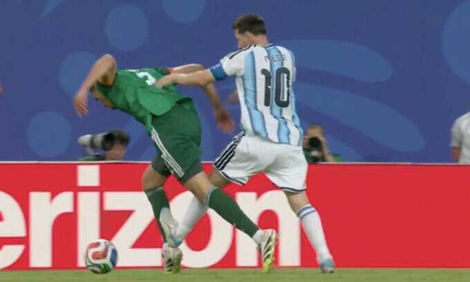 Messi có đáng bị đuổi ở trận thắng Algeria?