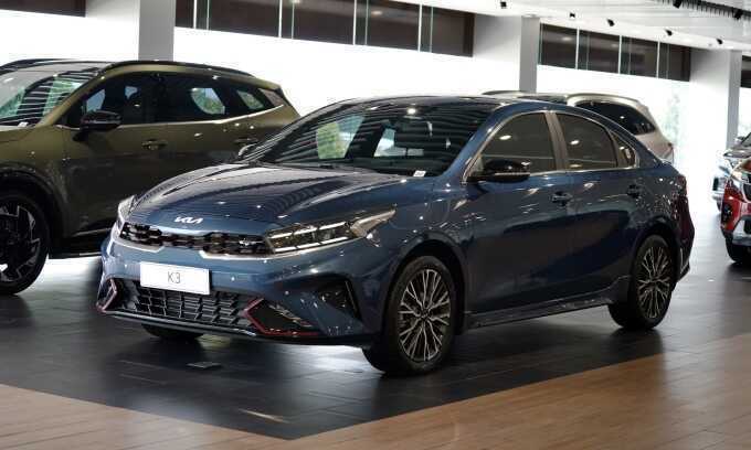 Sedan cỡ C `hấp hối`