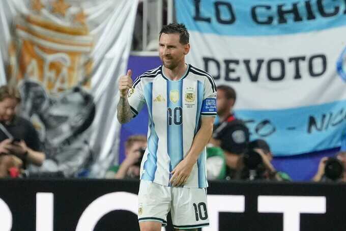 Hành động khiêm nhường của Messi