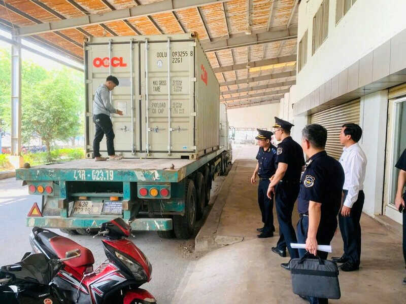Thu giữ 325.000 bao thuốc lá giả mạo nhãn hiệu, buộc tiêu hủy toàn bộ lô hàng