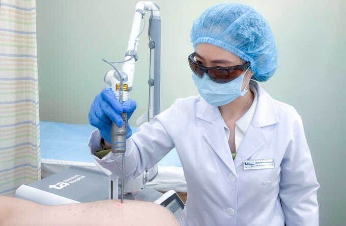 Viêm nang lông kèm viêm da cơ địa