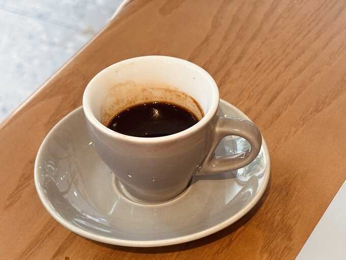 Nên uống cà phê trước hay sau bữa sáng?