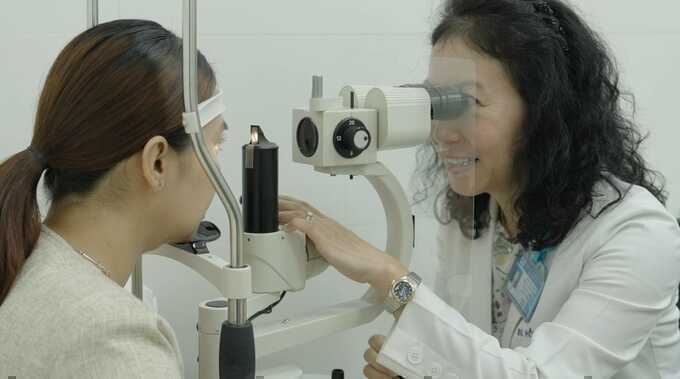 Số người cận thị tăng, công nghệ mổ khúc xạ phát triển